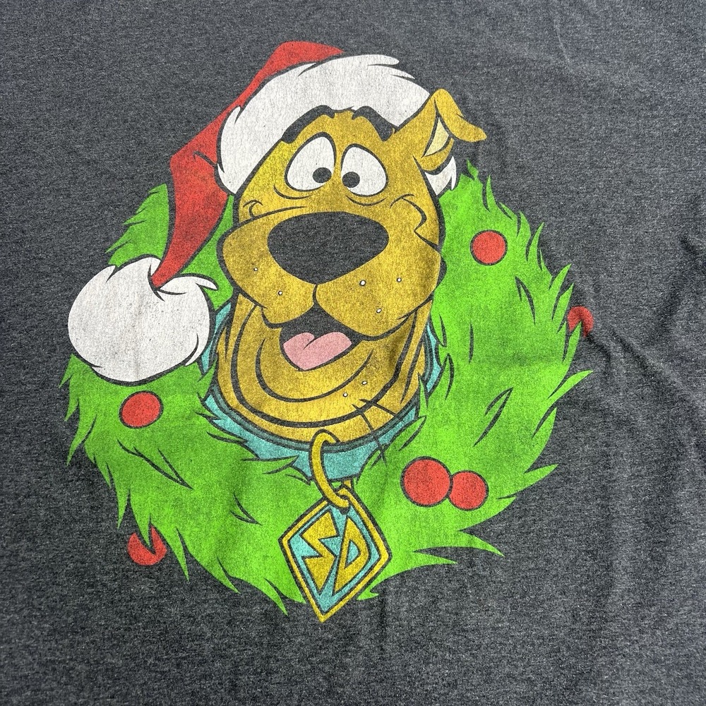 Scooby‎ Doo Christmas T-shirt Graphic Santa Hat Wreath Dark Gray Soft Style